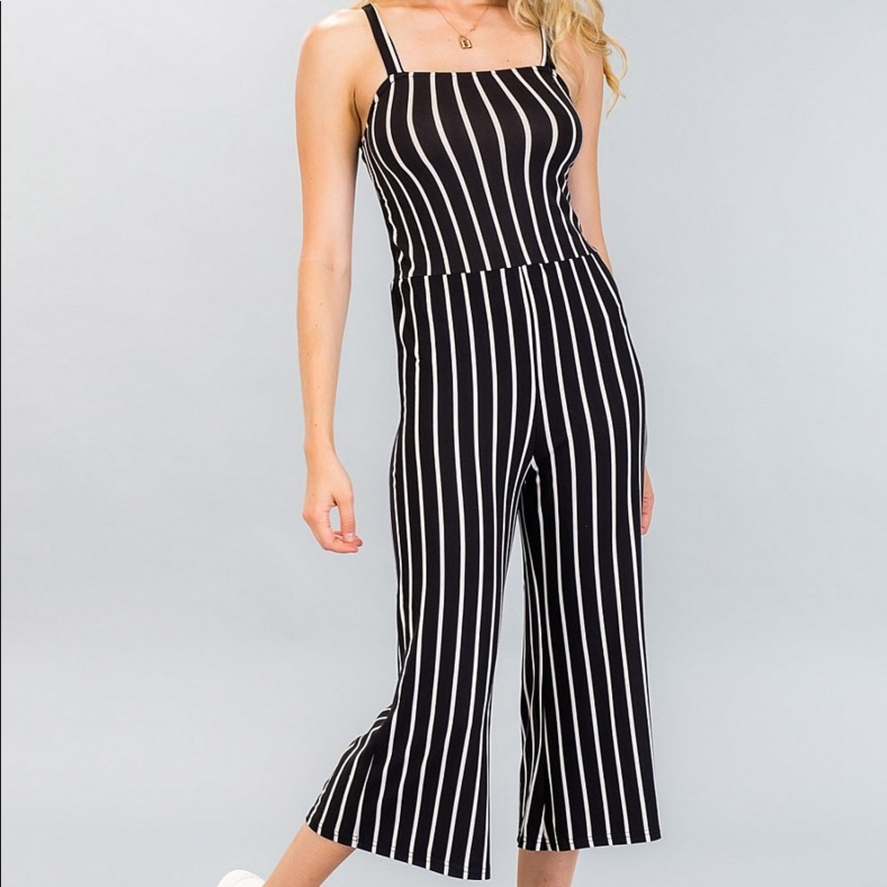 WIDE-LEG CAPRI JUMPSUIT